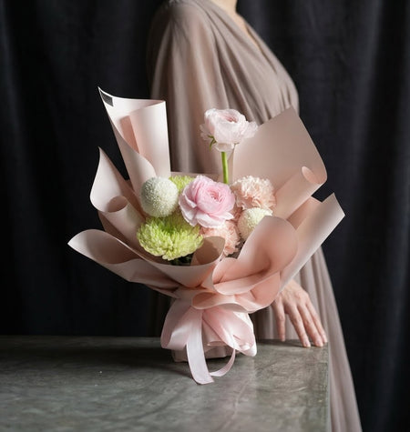 Cuelo bouquet with rounded blossoms in architectural wrapping, second view