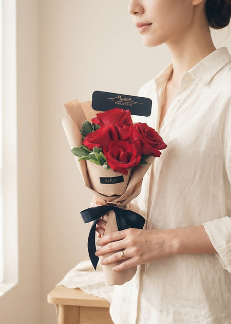 Éloise Sand bouquet of six red roses in sand-toned wrapping with a black ribbon, second view